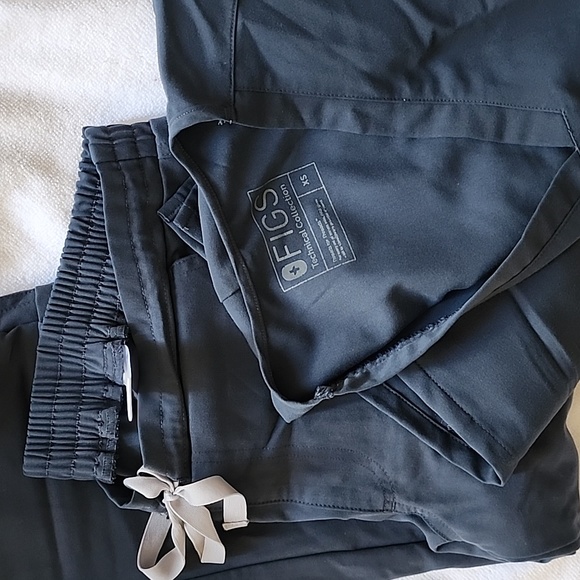 FIGS Scrub SET - Picture 5 of 5